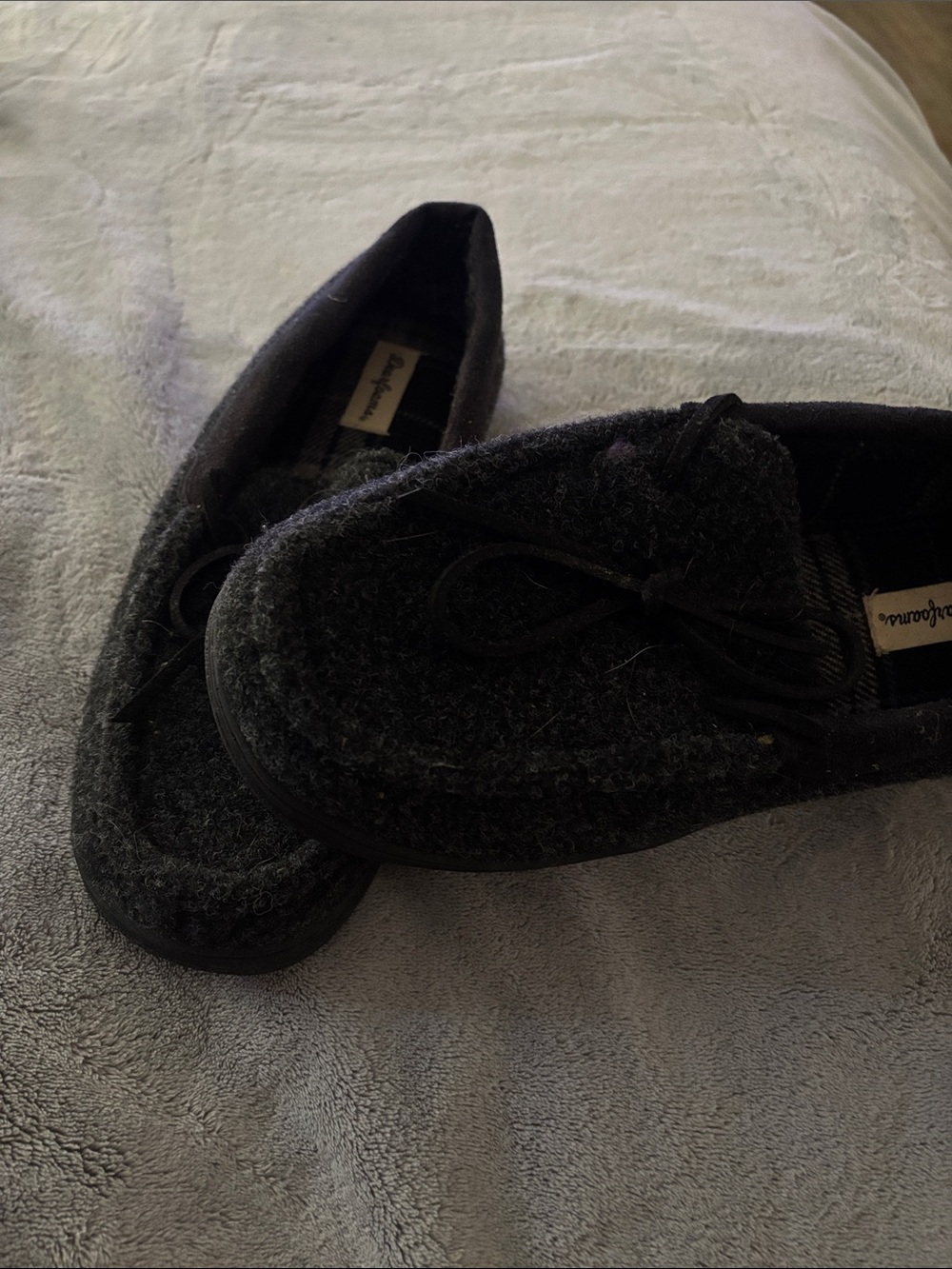 dearfoams Dark Gray Wool Felt Moccasin Slippers with Bow | Men’s House shoes